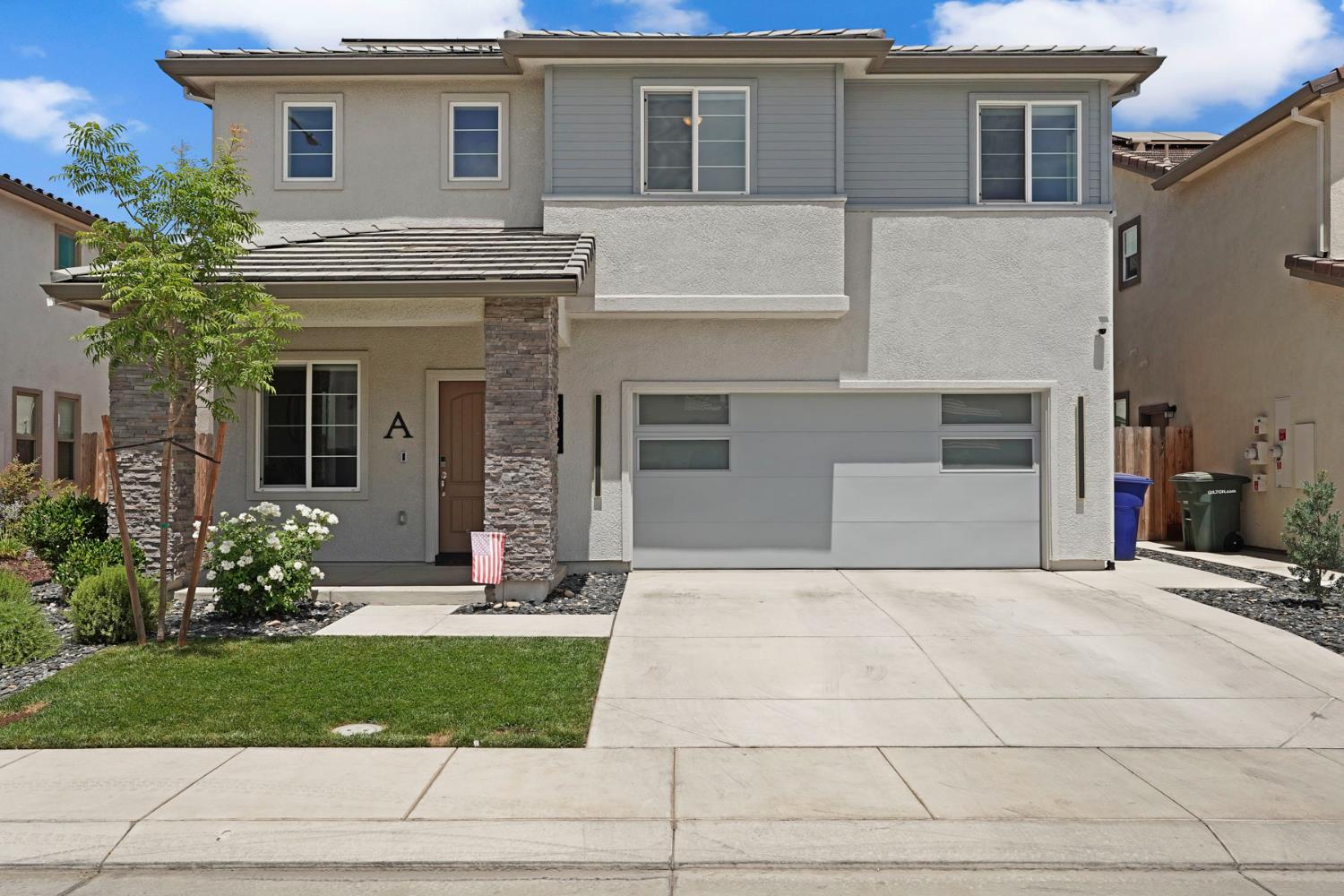Detail Gallery Image 2 of 35 For 1517 Luminous St, Modesto,  CA 95356 - 4 Beds | 2/1 Baths