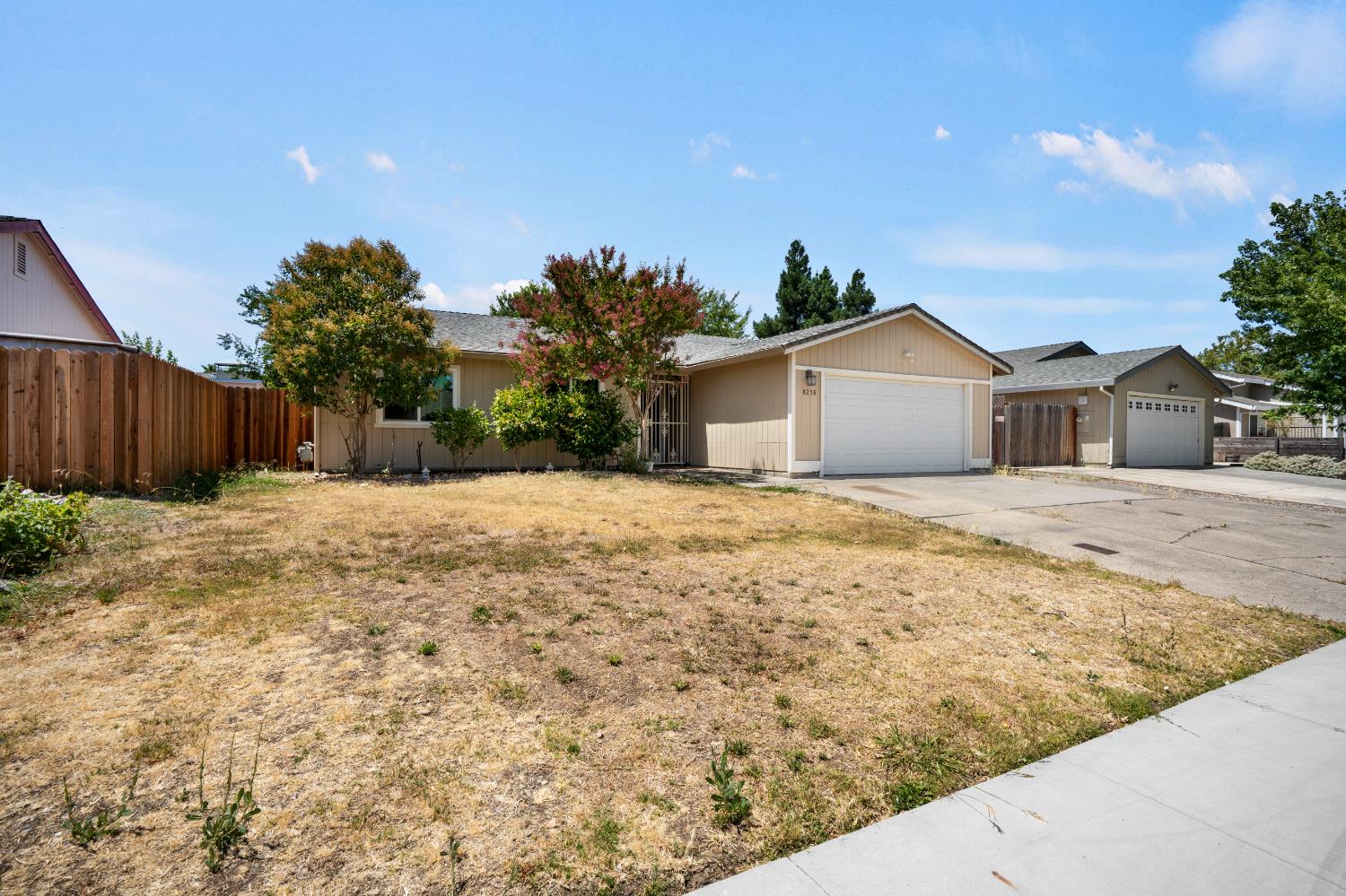 Detail Gallery Image 9 of 38 For 8216 Essen Way, Sacramento,  CA 95823 - 3 Beds | 2 Baths