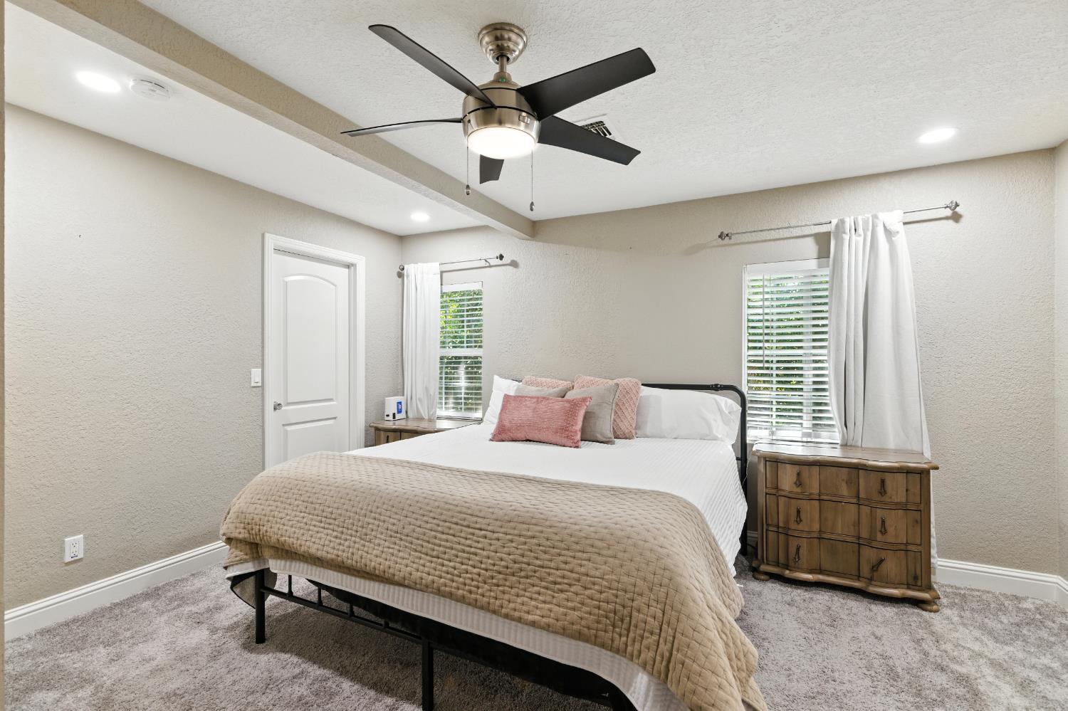 Detail Gallery Image 14 of 39 For 5302 Illinois Ave, Fair Oaks,  CA 95628 - 3 Beds | 2 Baths
