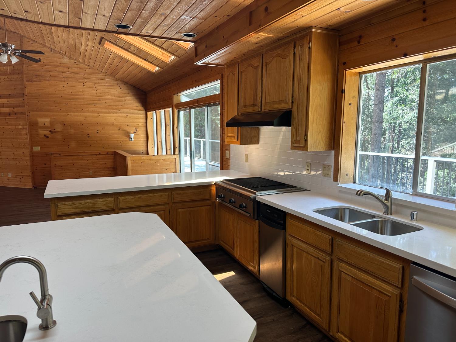 Detail Gallery Image 14 of 69 For 5801 Lupin Ln, Pollock Pines,  CA 95726 - 3 Beds | 3 Baths