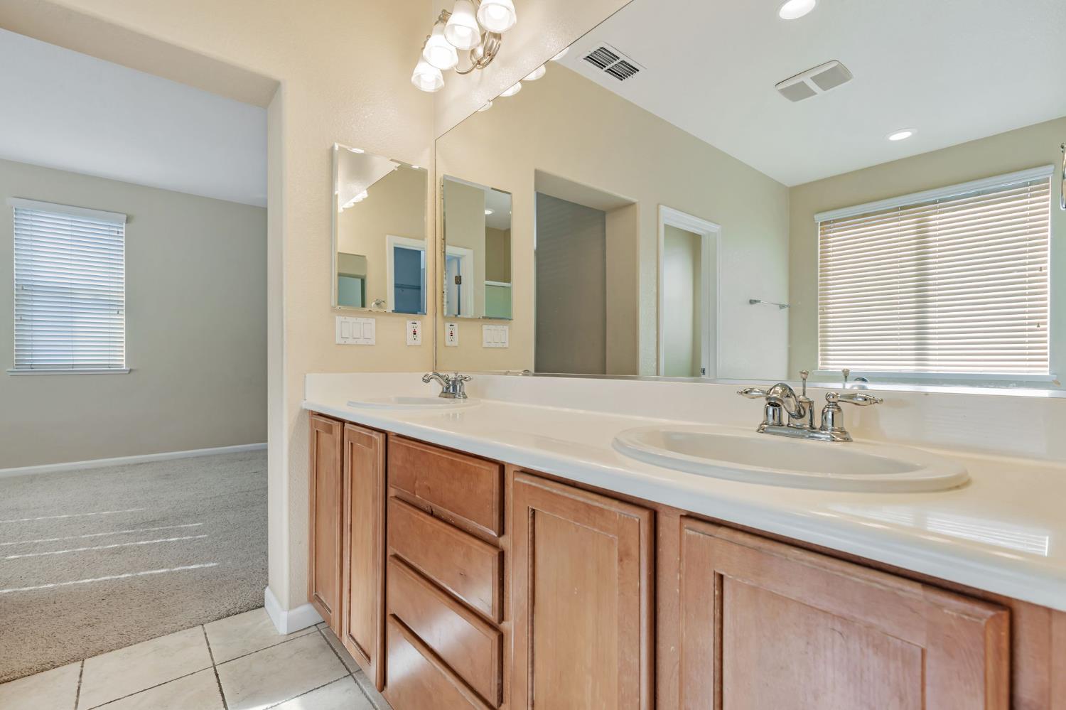 Detail Gallery Image 32 of 42 For 17002 Pecan Hollow Way, Lathrop,  CA 95330 - 4 Beds | 2/1 Baths