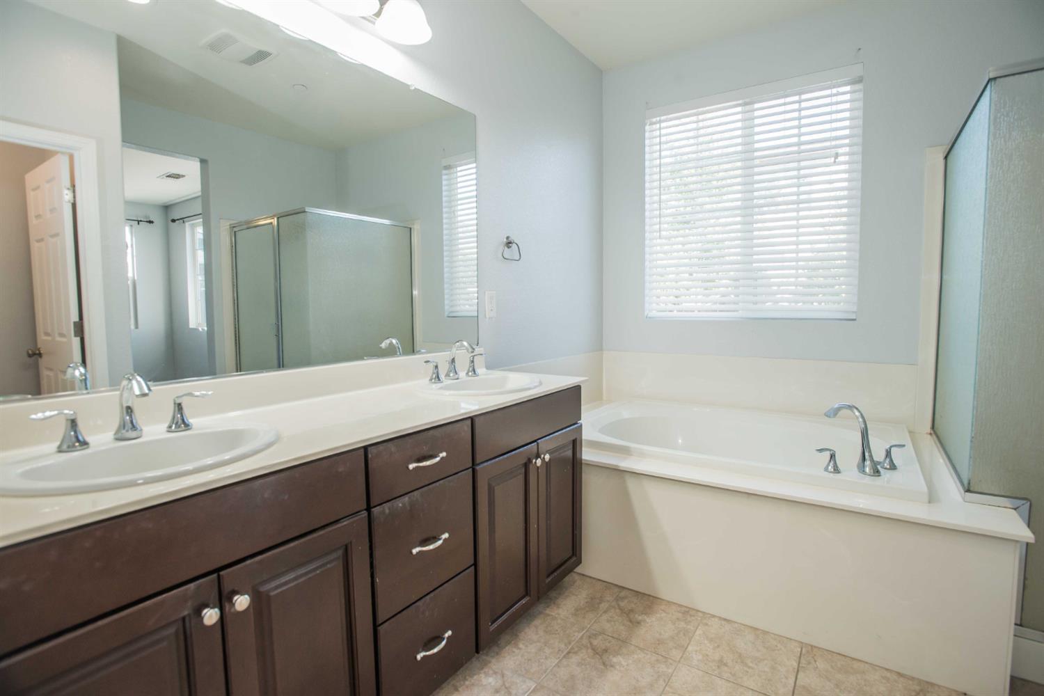 Detail Gallery Image 26 of 47 For 9916 Bluefin Way, Elk Grove,  CA 95757 - 4 Beds | 2 Baths