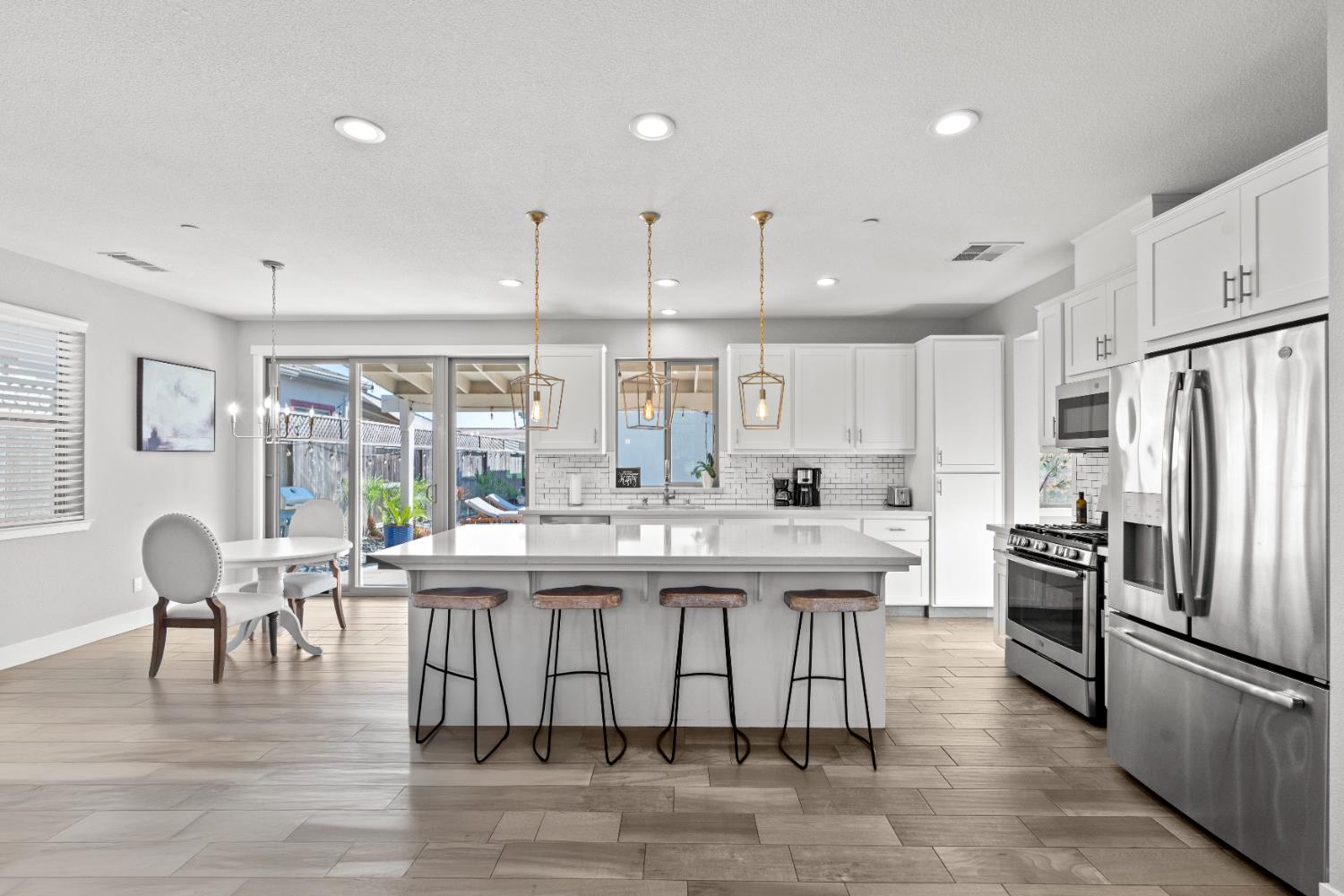 Detail Gallery Image 9 of 39 For 587 Bascule Dr, Oakdale,  CA 95361 - 4 Beds | 3 Baths