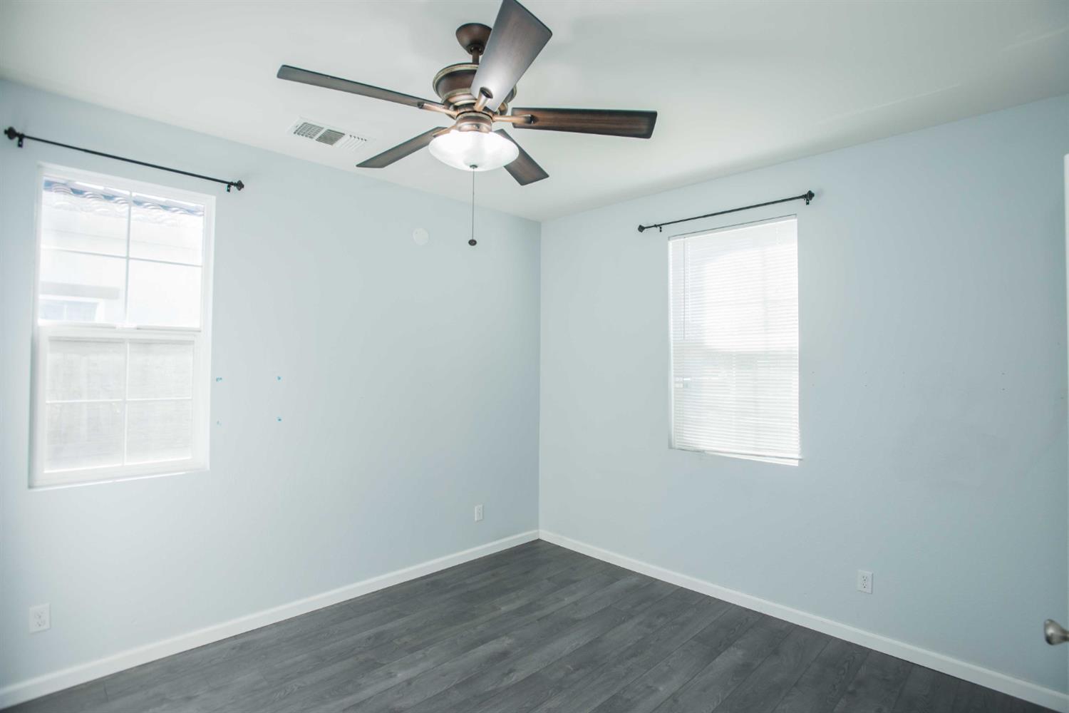 Detail Gallery Image 6 of 47 For 9916 Bluefin Way, Elk Grove,  CA 95757 - 4 Beds | 2 Baths