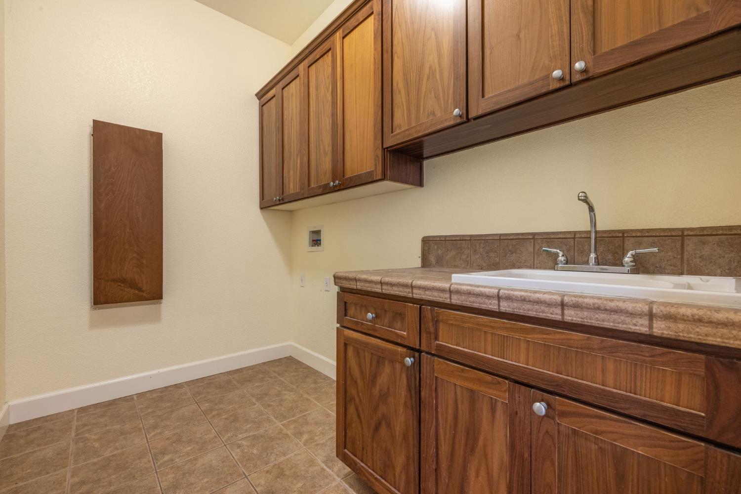 Detail Gallery Image 10 of 28 For 3501 Valley Oak Dr, Ceres,  CA 95307 - 4 Beds | 2/1 Baths