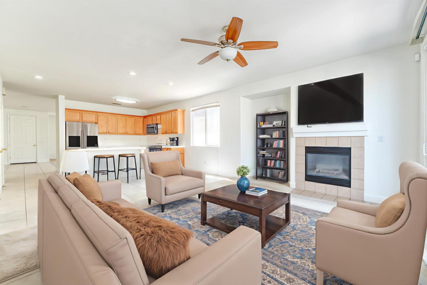 Detail Gallery Image 7 of 32 For 7953 Pearl Drop Ct, Antelope,  CA 95843 - 6 Beds | 3 Baths