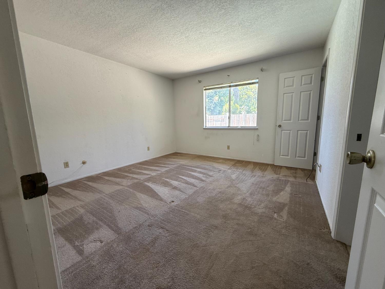 Detail Gallery Image 13 of 20 For 1517 Burgundy, Lodi,  CA 95242 - 3 Beds | 2 Baths
