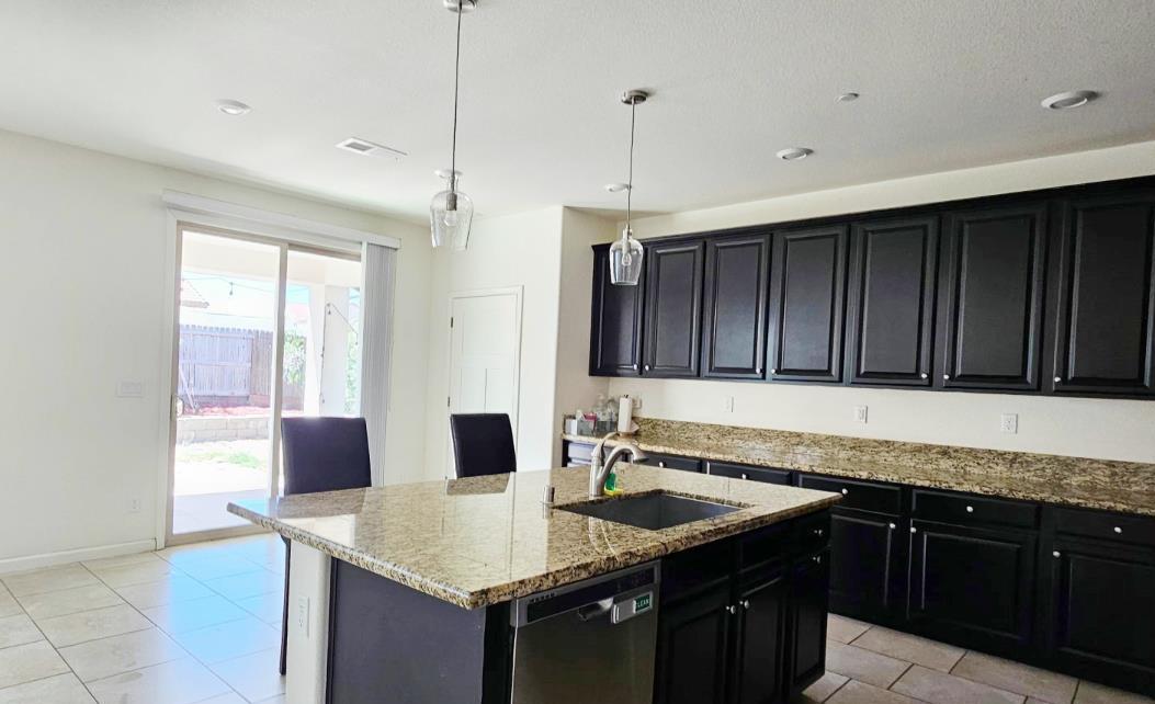 Detail Gallery Image 4 of 21 For 12586 Solsberry Way, Rancho Cordova,  CA 95742 - 4 Beds | 3 Baths