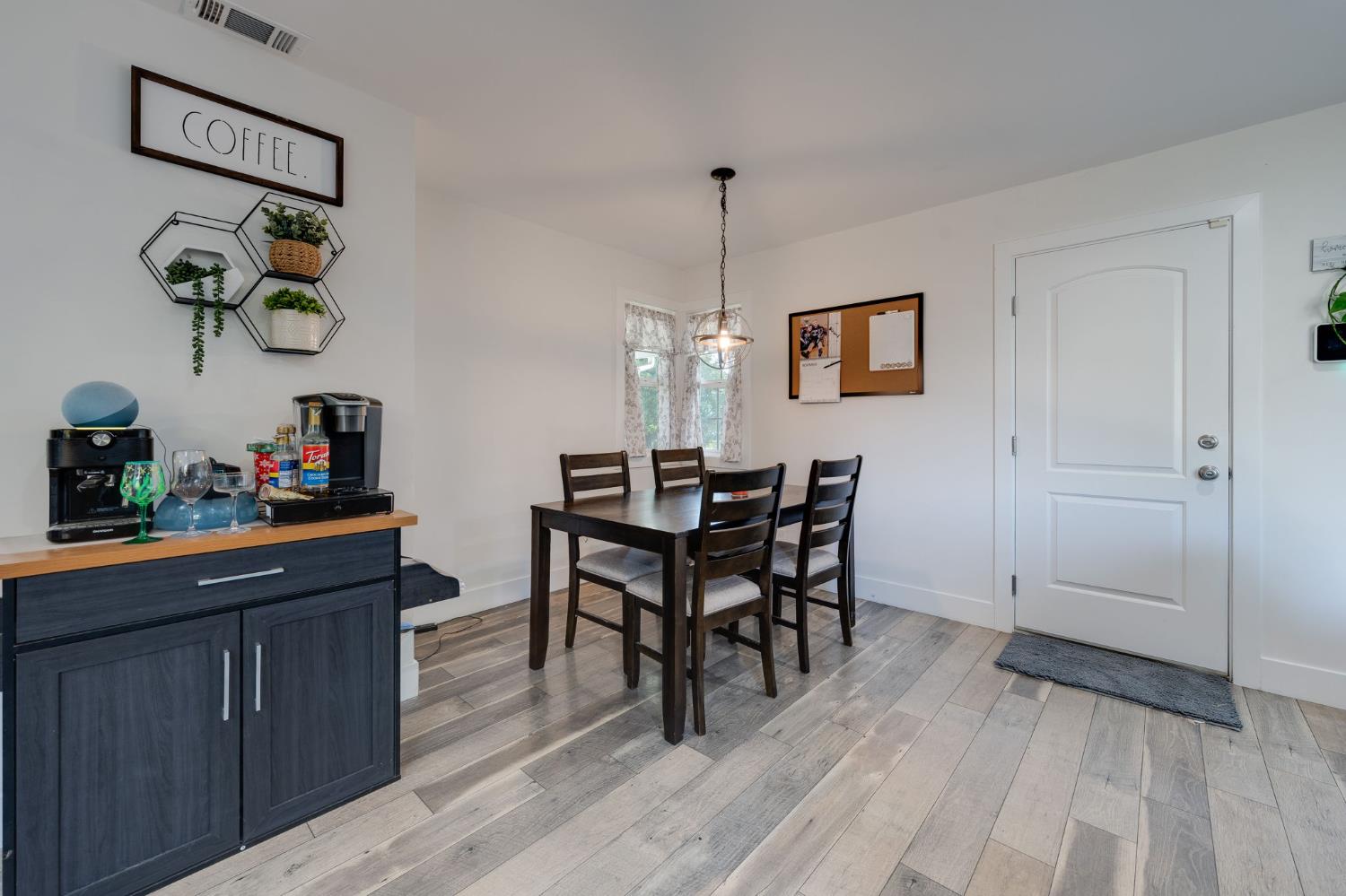 Detail Gallery Image 8 of 28 For 173 Bell Ave, Sacramento,  CA 95838 - 3 Beds | 2 Baths