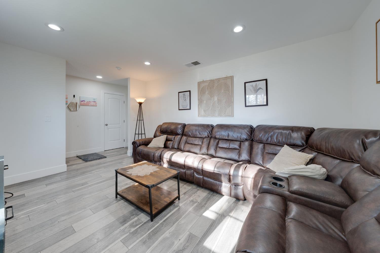 Detail Gallery Image 12 of 28 For 173 Bell Ave, Sacramento,  CA 95838 - 3 Beds | 2 Baths