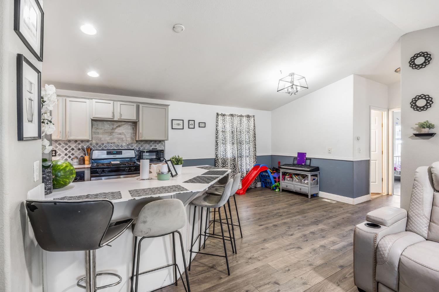 Detail Gallery Image 10 of 47 For 1050 W Capitol Ave 11, West Sacramento,  CA 95691 - 3 Beds | 2 Baths