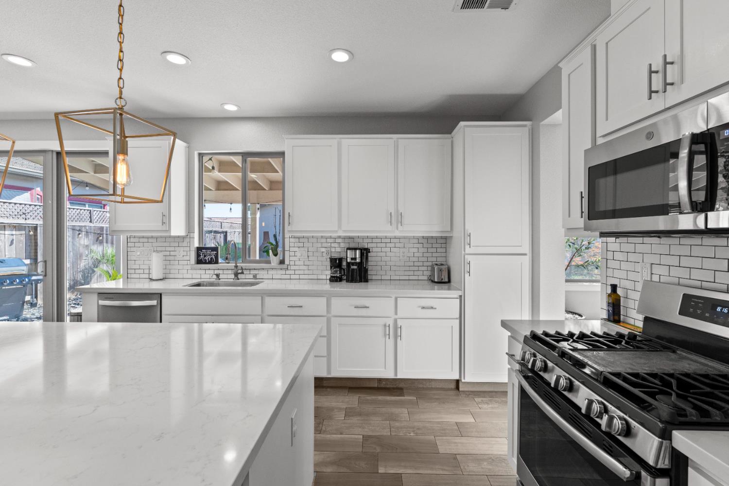 Detail Gallery Image 13 of 39 For 587 Bascule Dr, Oakdale,  CA 95361 - 4 Beds | 3 Baths