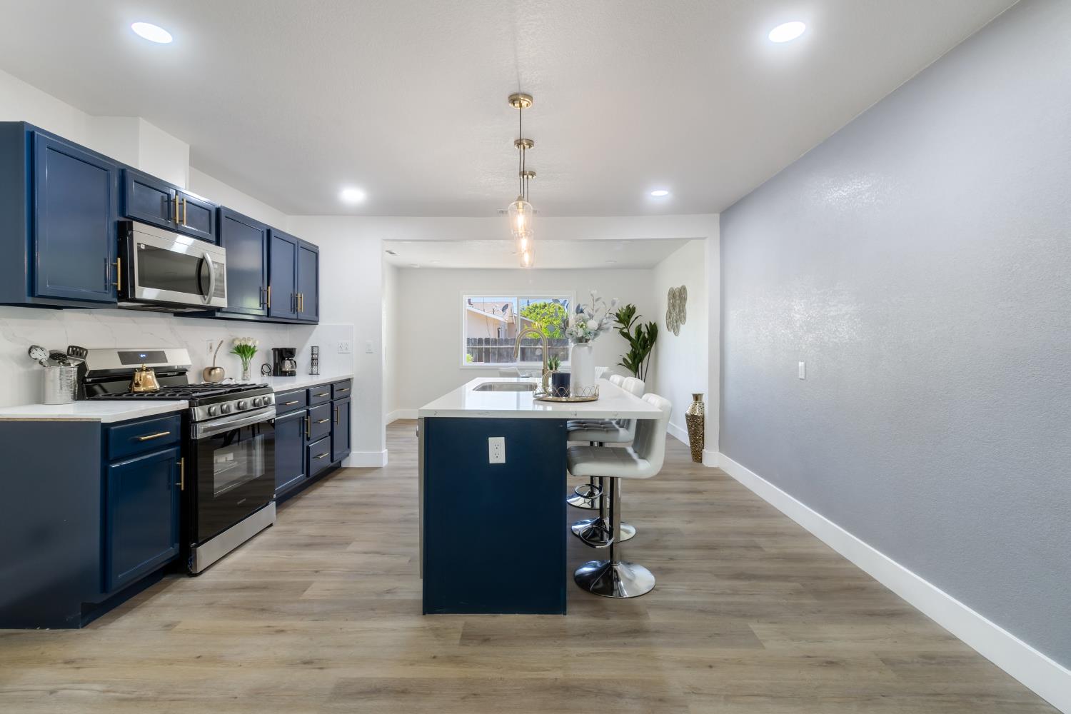 Detail Gallery Image 8 of 26 For 1335 Eucalyptus Ave, Newman,  CA 95360 - 4 Beds | 2 Baths