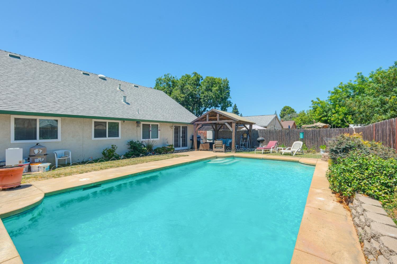 Detail Gallery Image 4 of 36 For 4209 Jump Ct, Sacramento,  CA 95826 - 5 Beds | 3 Baths