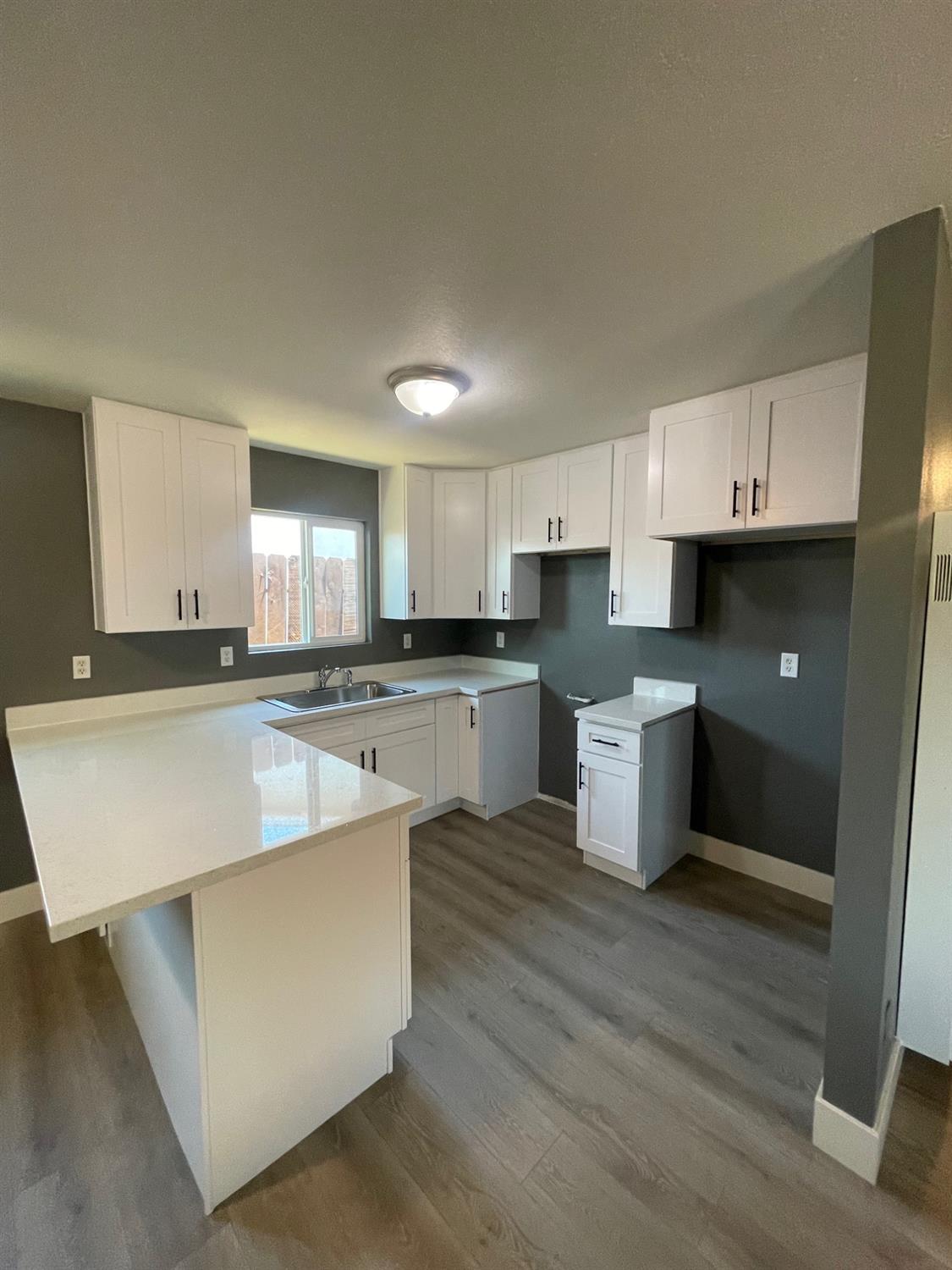 Detail Gallery Image 3 of 15 For 2636 Riverdale Ave, Modesto,  CA 95358 - 2 Beds | 1 Baths