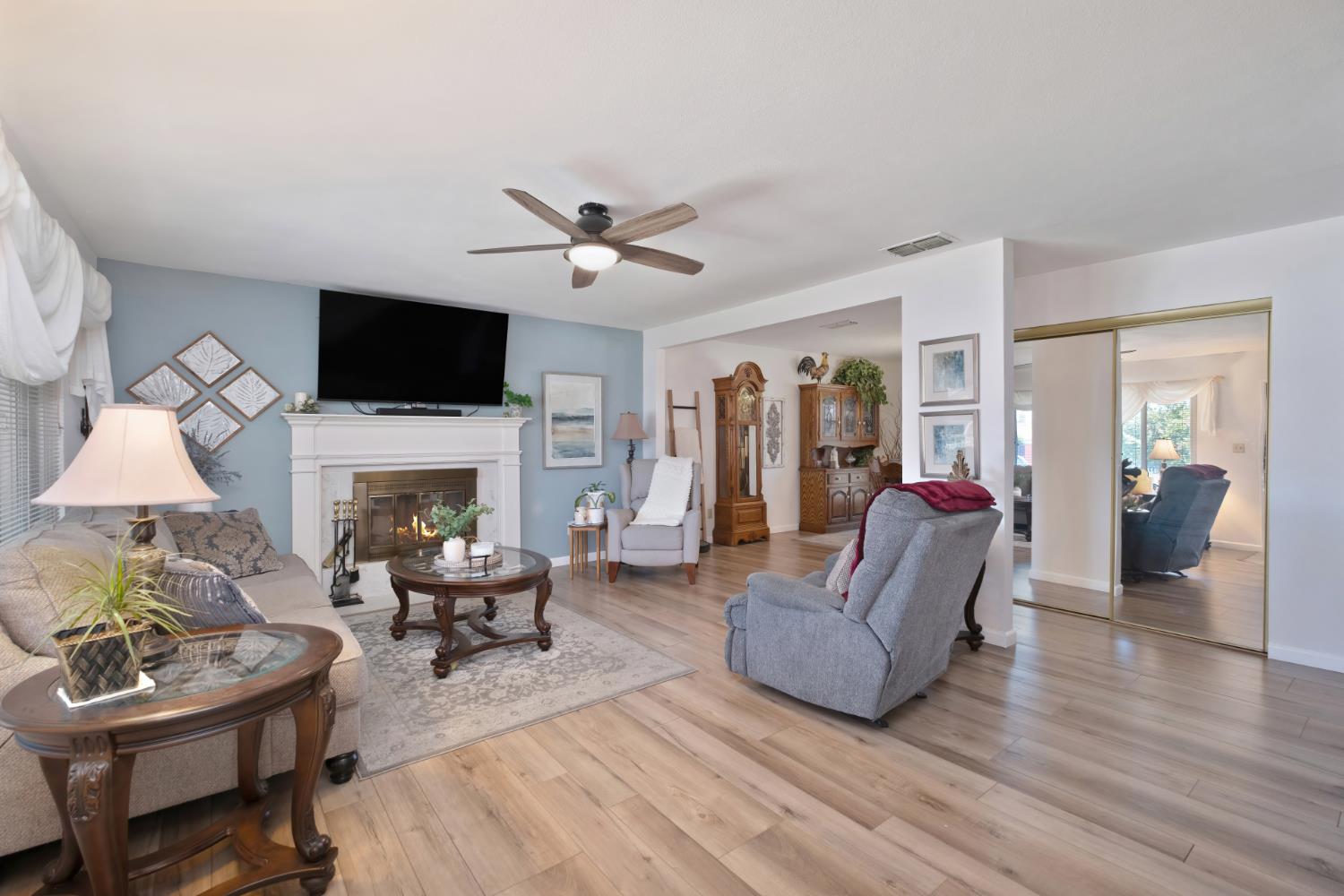 Detail Gallery Image 7 of 36 For 4209 Jump Ct, Sacramento,  CA 95826 - 5 Beds | 3 Baths