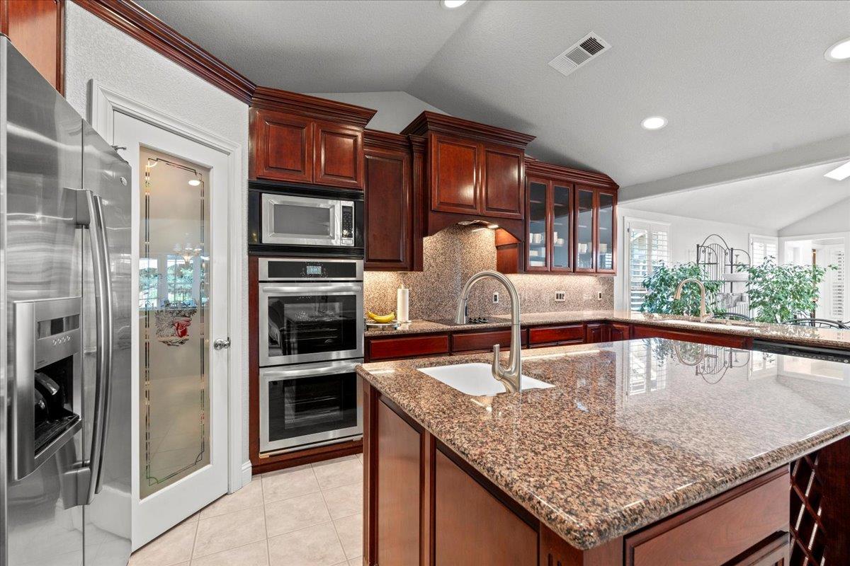 Detail Gallery Image 14 of 52 For 408 Montrose Ct, Modesto,  CA 95355 - 3 Beds | 3/1 Baths