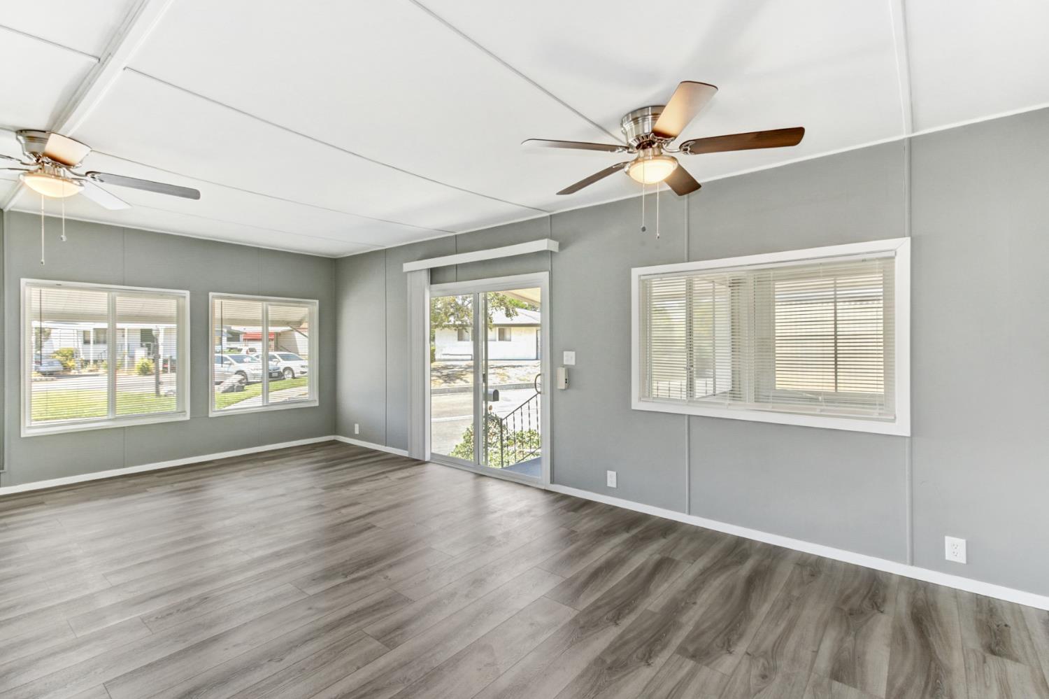 Detail Gallery Image 8 of 43 For 114 Cambria, Citrus Heights,  CA 95621 - 2 Beds | 1 Baths