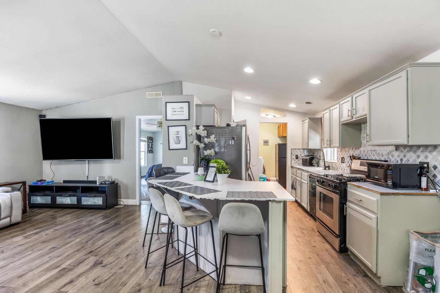 Detail Gallery Image 12 of 47 For 1050 W Capitol Ave 11, West Sacramento,  CA 95691 - 3 Beds | 2 Baths