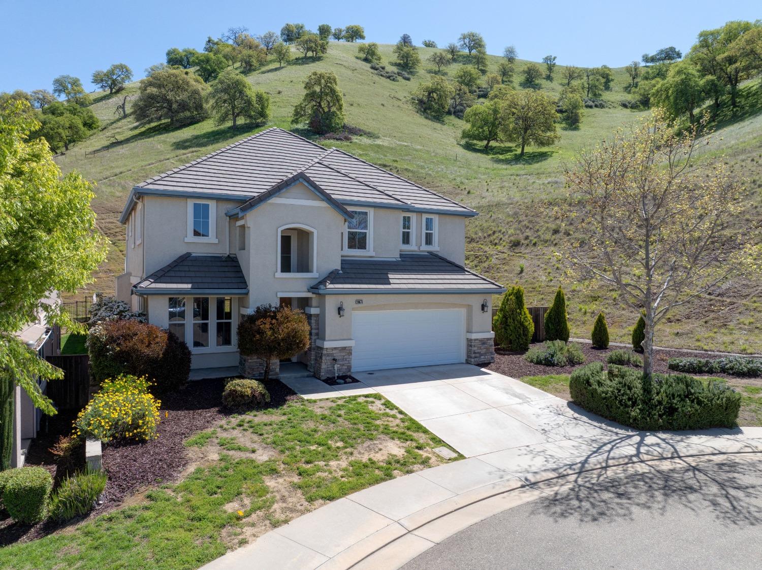 Detail Gallery Image 2 of 55 For 20676 Golf Canyon Ct, Patterson,  CA 95363 - 4 Beds | 2/1 Baths