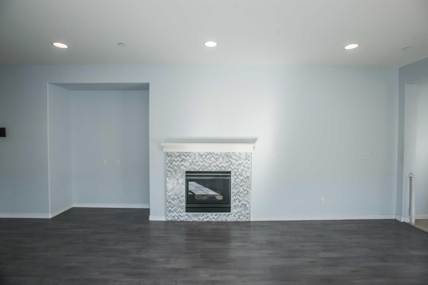 Detail Gallery Image 11 of 47 For 9916 Bluefin Way, Elk Grove,  CA 95757 - 4 Beds | 2 Baths