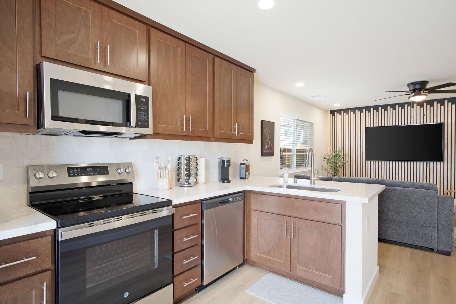 Detail Gallery Image 12 of 23 For 1222 Impression St, Turlock,  CA 95380 - 2 Beds | 2 Baths