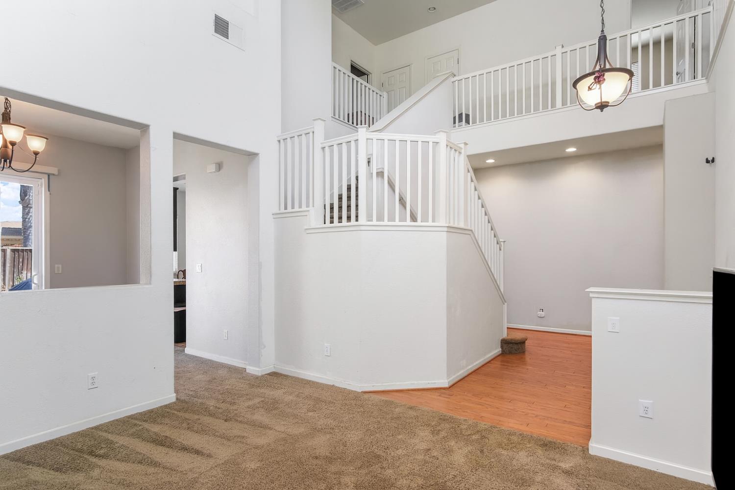 Detail Gallery Image 4 of 29 For 553 Stetson Dr, Oakdale,  CA 95361 - 5 Beds | 3 Baths