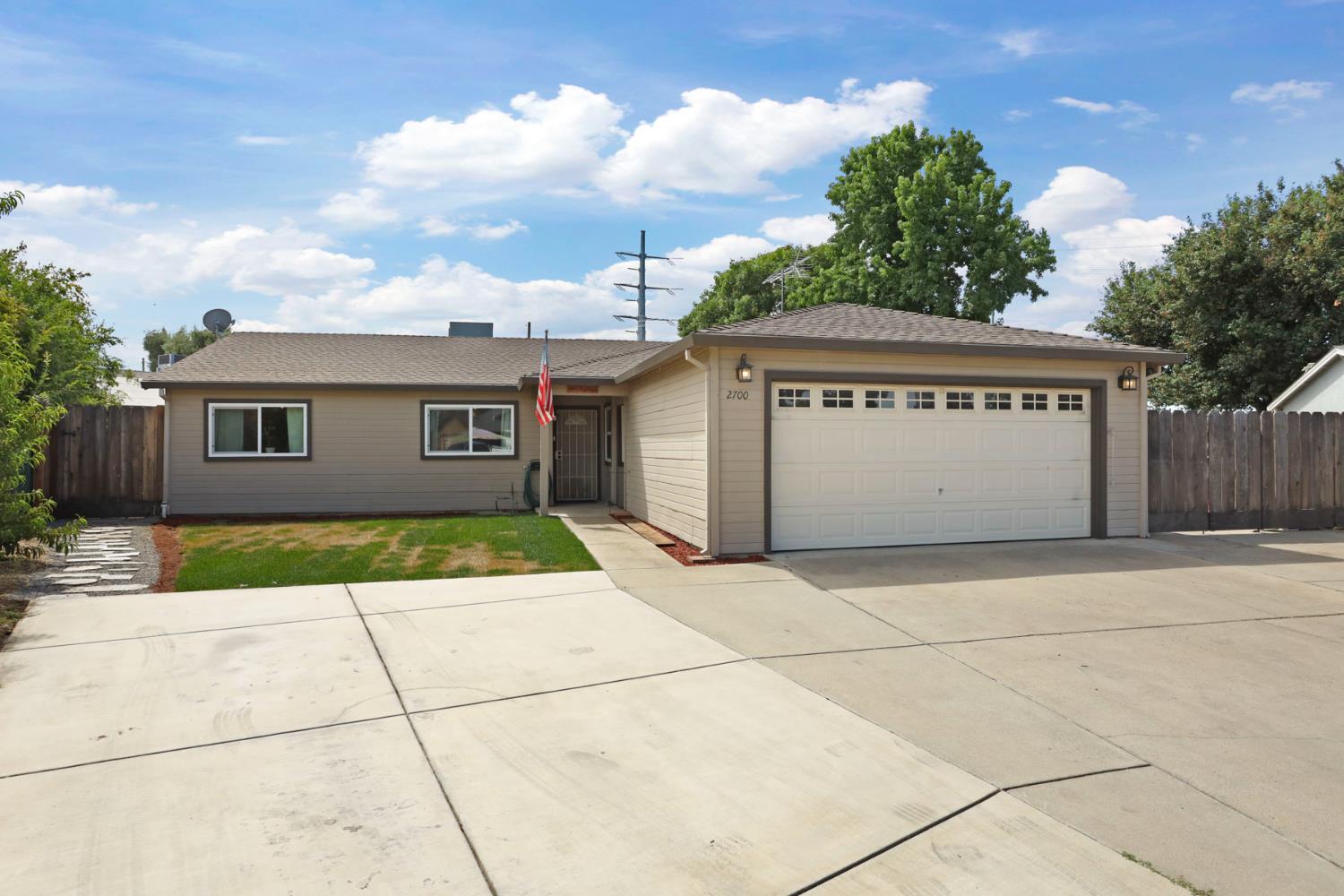 Detail Gallery Image 5 of 46 For 2700 Tassajara Dr, Modesto,  CA 95358 - 3 Beds | 2 Baths