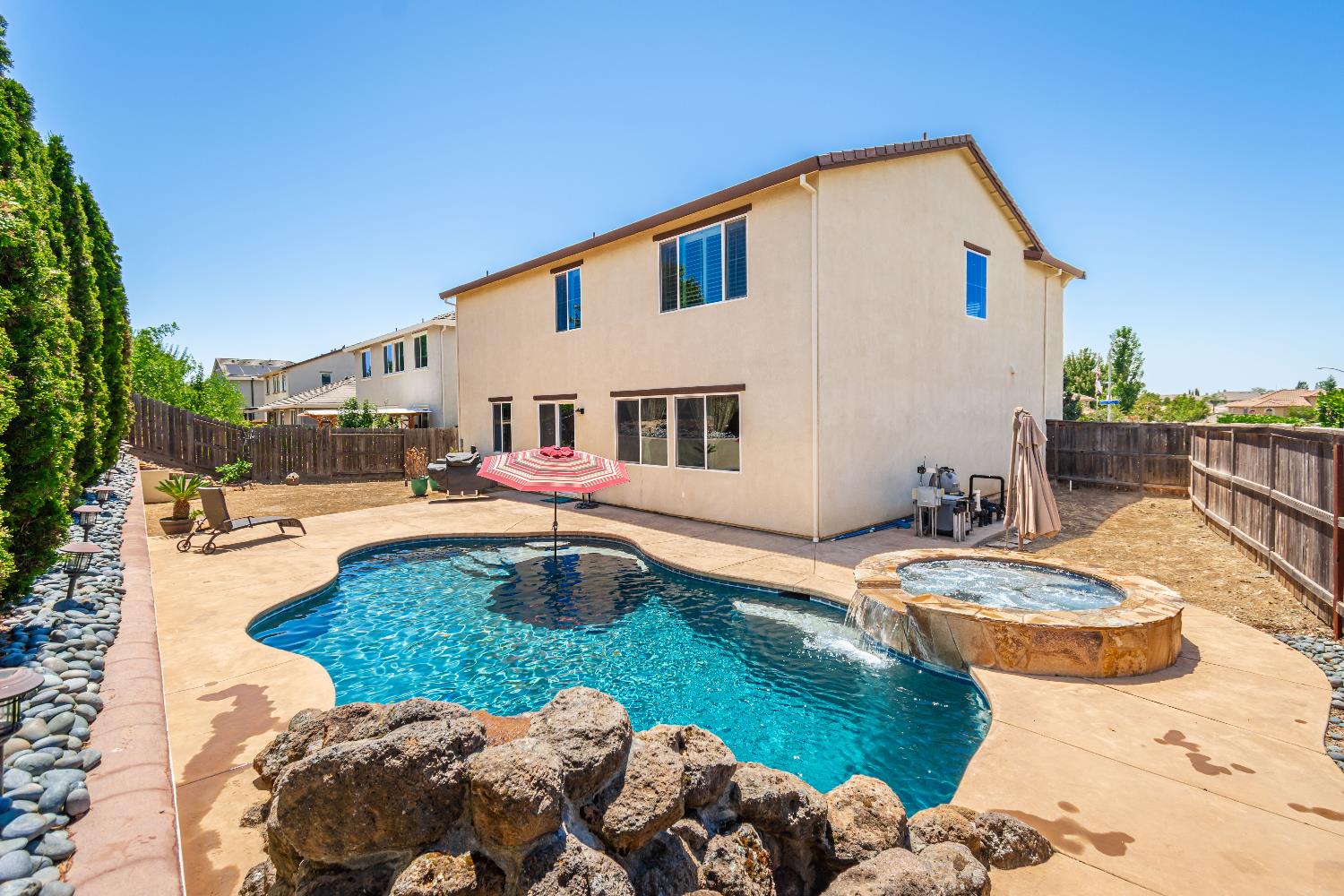 Detail Gallery Image 5 of 64 For 5394 Otter Pond Way, Rancho Cordova,  CA 95742 - 5 Beds | 3 Baths