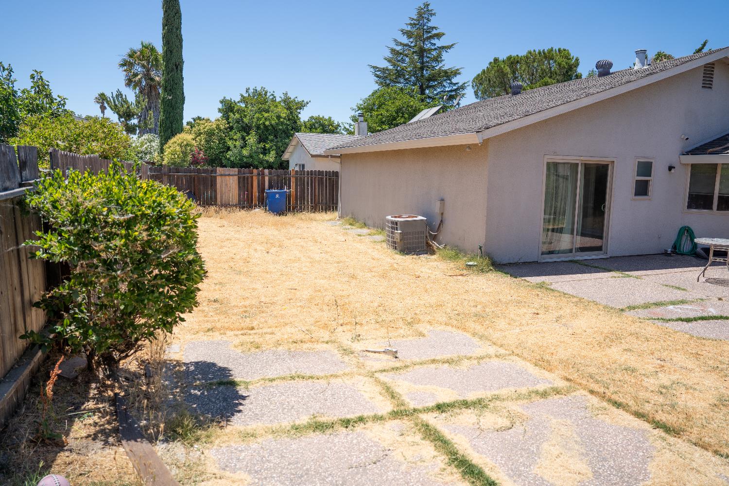 Detail Gallery Image 34 of 46 For 4370 Armadale Way, Sacramento,  CA 95823 - 3 Beds | 2 Baths