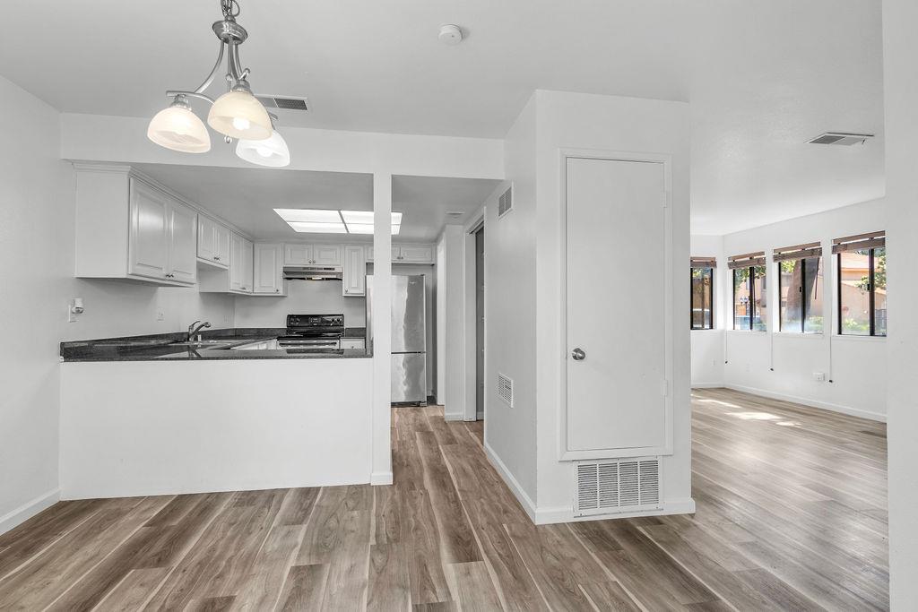 Detail Gallery Image 12 of 33 For 1216 W Roseburg Ave a,  Modesto,  CA 95350 - 3 Beds | 2/1 Baths