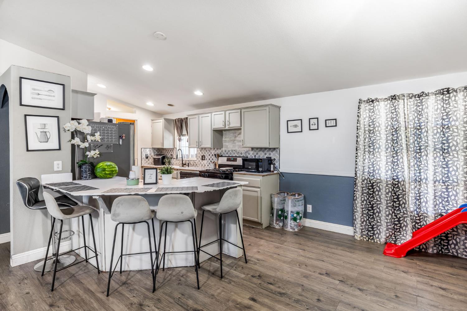 Detail Gallery Image 9 of 47 For 1050 W Capitol Ave 11, West Sacramento,  CA 95691 - 3 Beds | 2 Baths