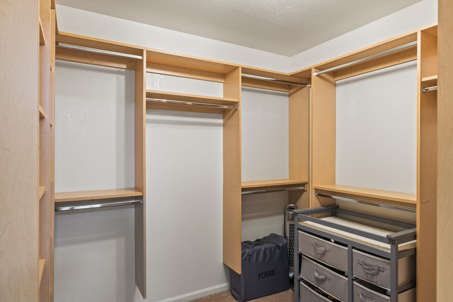 Detail Gallery Image 28 of 40 For 8932 Gemwood Way, Elk Grove,  CA 95758 - 3 Beds | 2/1 Baths