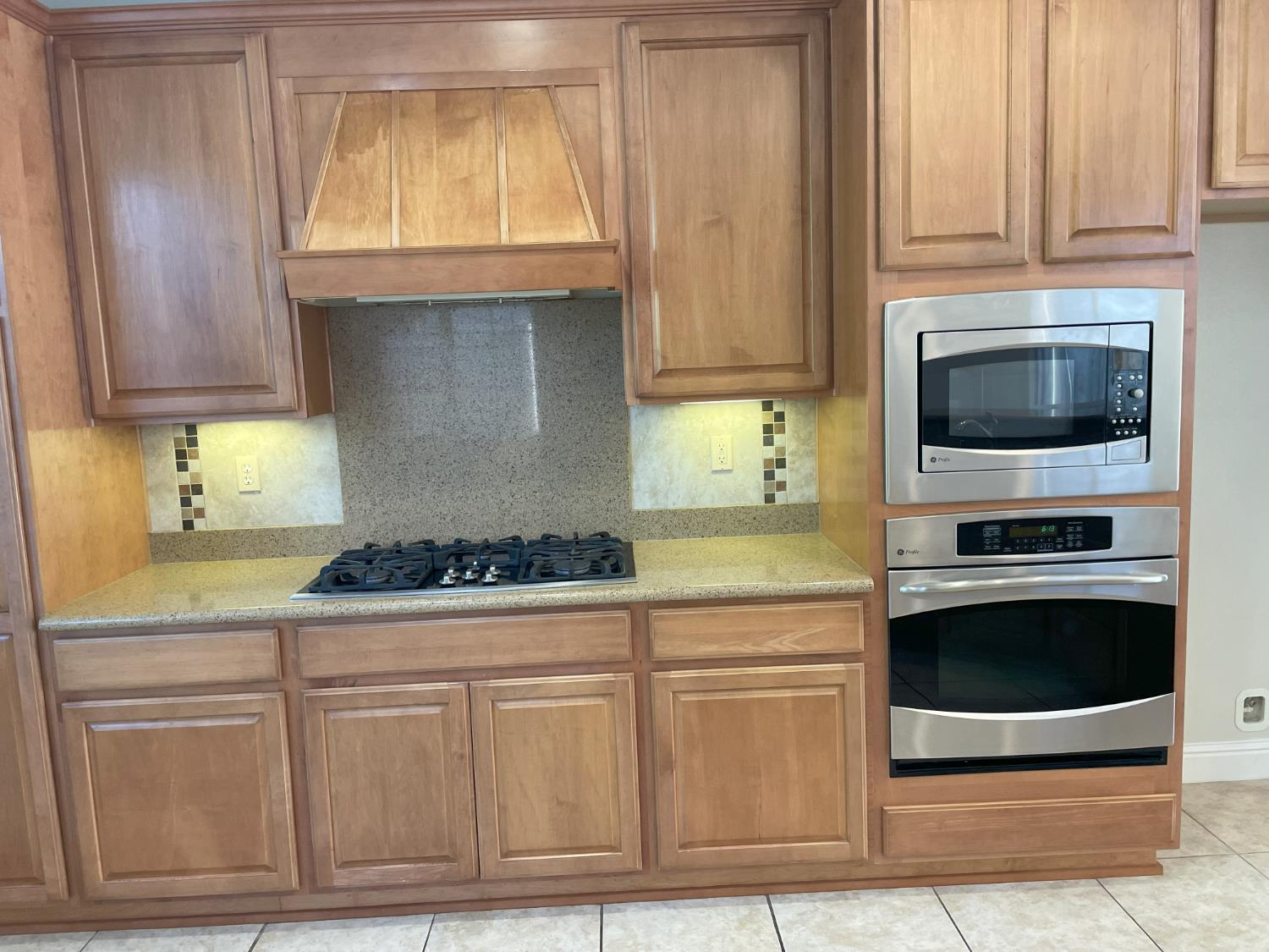 Detail Gallery Image 7 of 29 For 2367 Bellchase Ln, Manteca,  CA 95336 - 2 Beds | 2 Baths