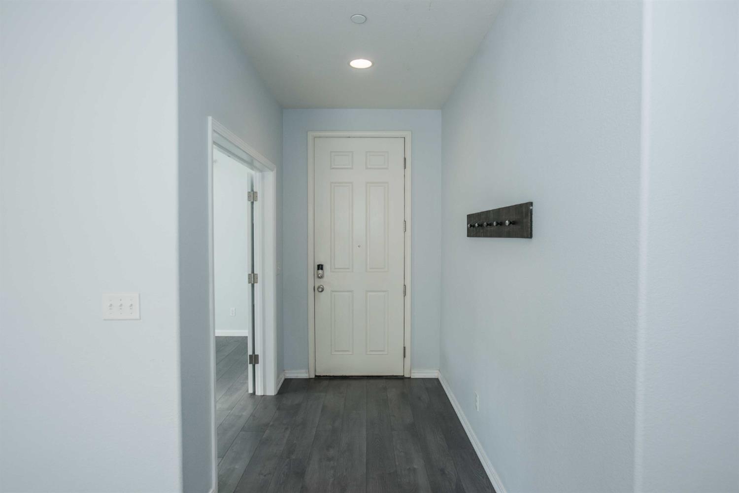 Detail Gallery Image 5 of 47 For 9916 Bluefin Way, Elk Grove,  CA 95757 - 4 Beds | 2 Baths