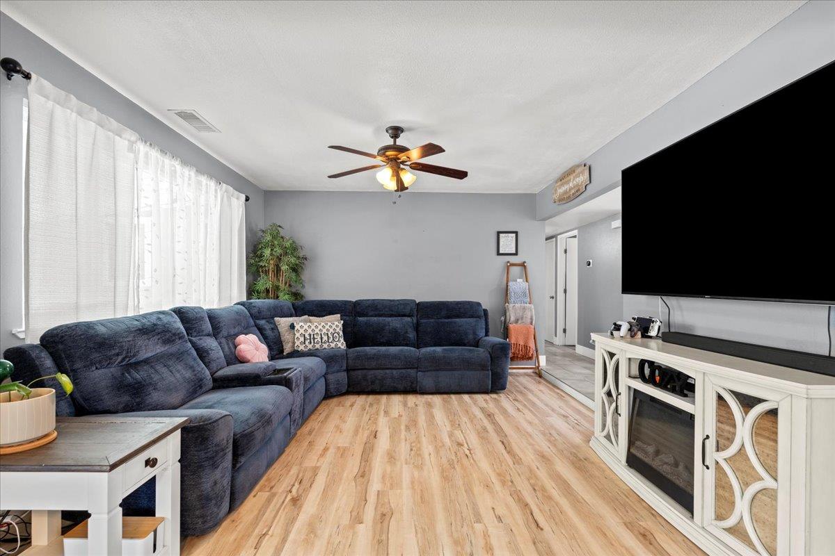 Detail Gallery Image 5 of 27 For 608 Nome Ave, Modesto,  CA 95350 - 3 Beds | 2 Baths