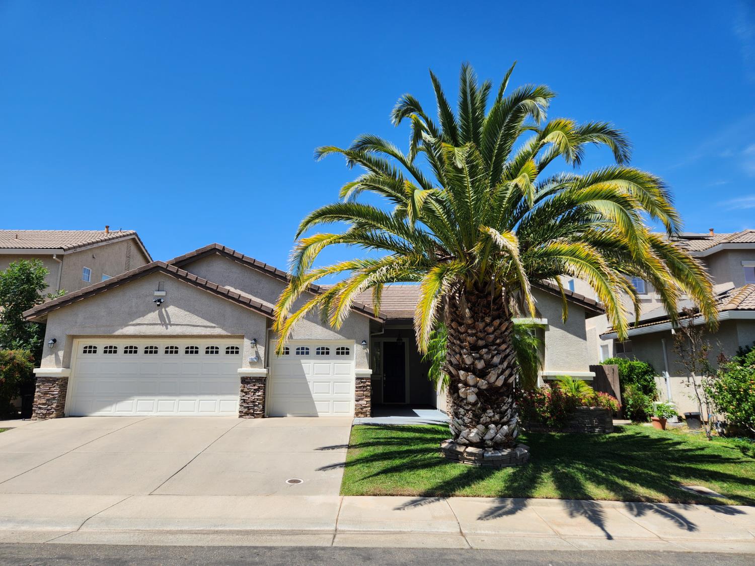 Detail Gallery Image 1 of 19 For 10021 Prairie Dunes Way, Sacramento,  CA 95829 - 4 Beds | 2 Baths