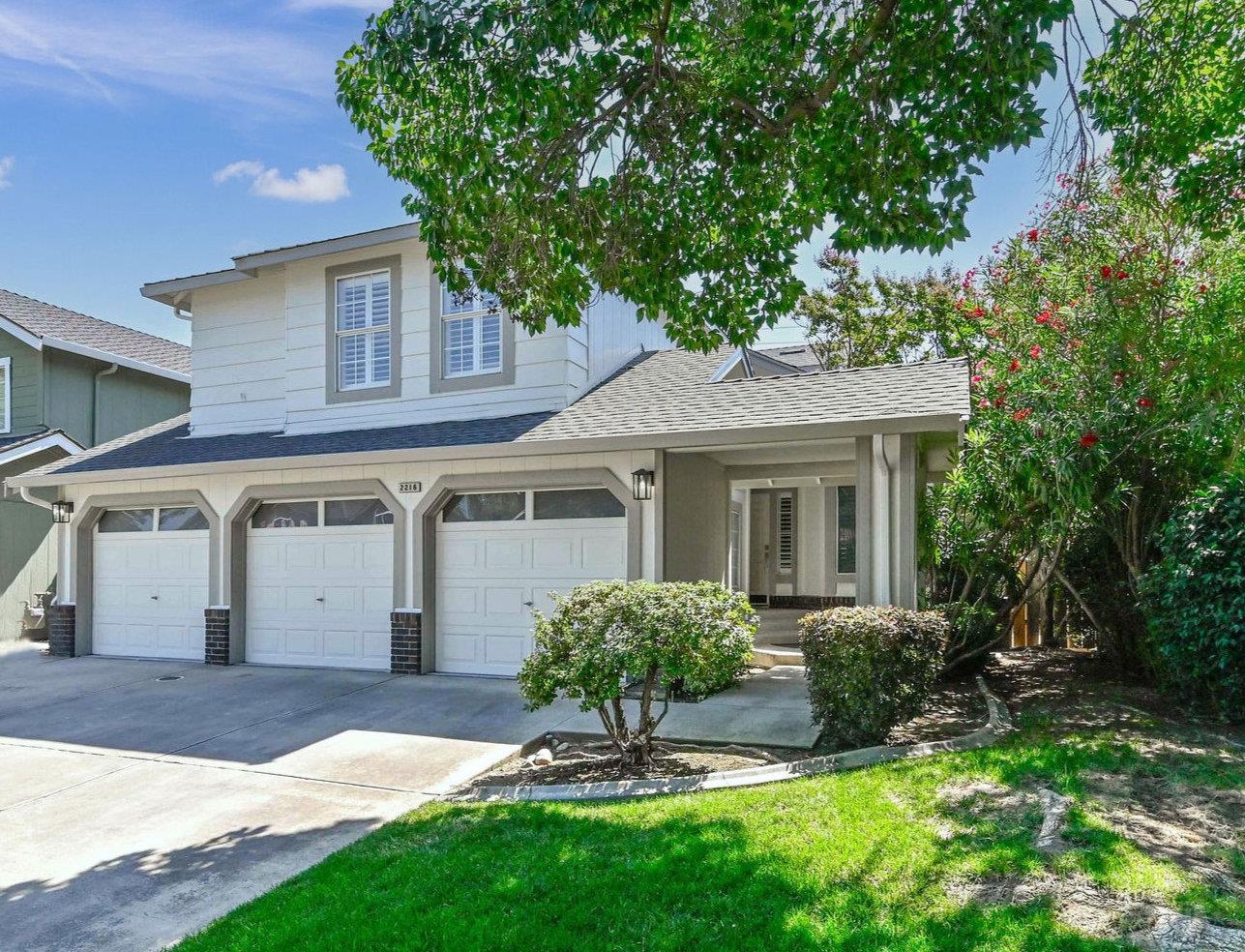 Detail Gallery Image 3 of 52 For 2216 Boston Way, Modesto,  CA 95355 - 4 Beds | 3 Baths