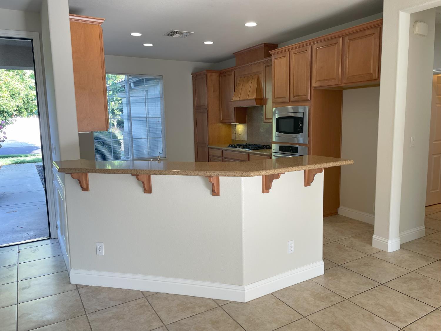 Detail Gallery Image 5 of 29 For 2367 Bellchase Ln, Manteca,  CA 95336 - 2 Beds | 2 Baths