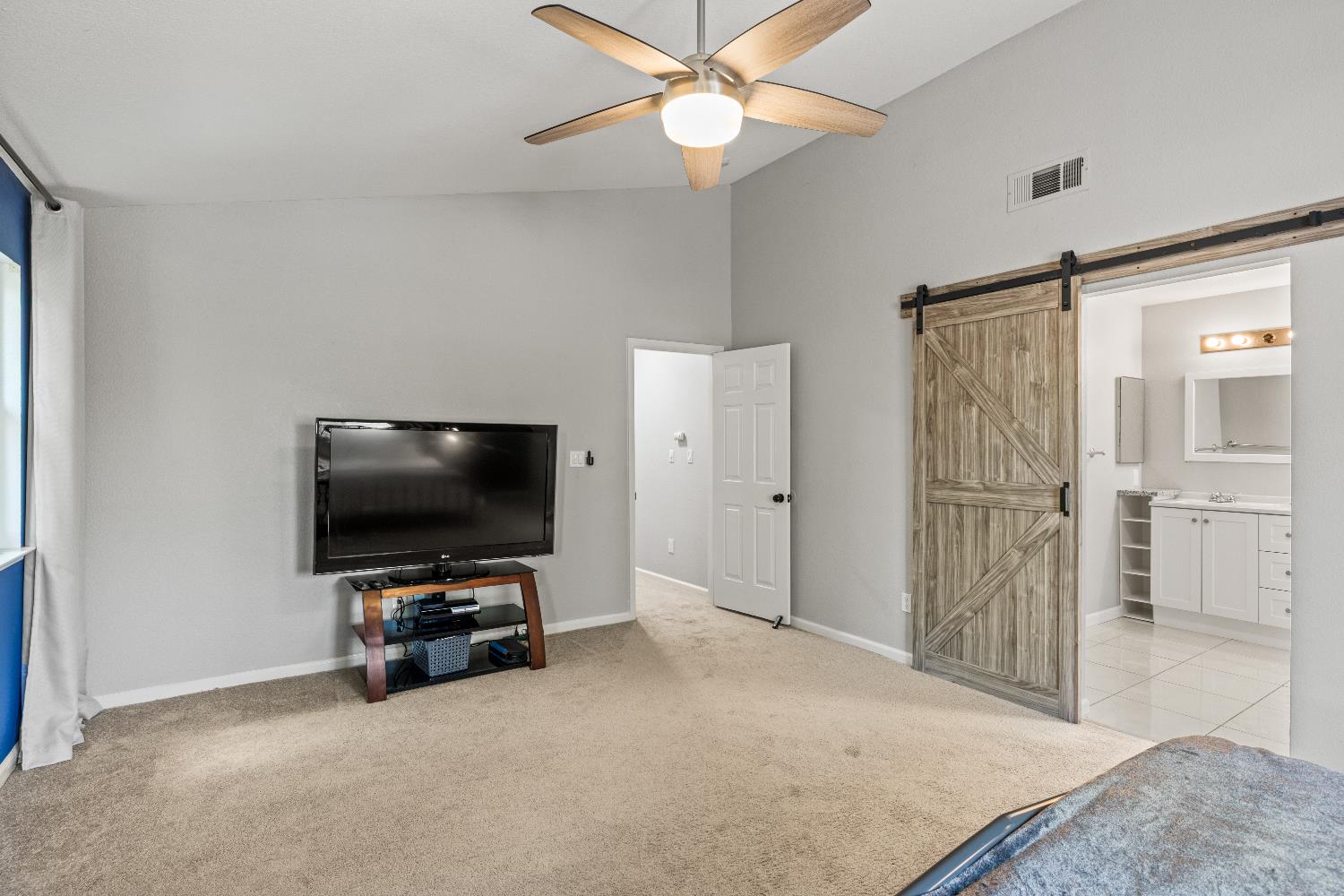 Detail Gallery Image 24 of 40 For 8932 Gemwood Way, Elk Grove,  CA 95758 - 3 Beds | 2/1 Baths