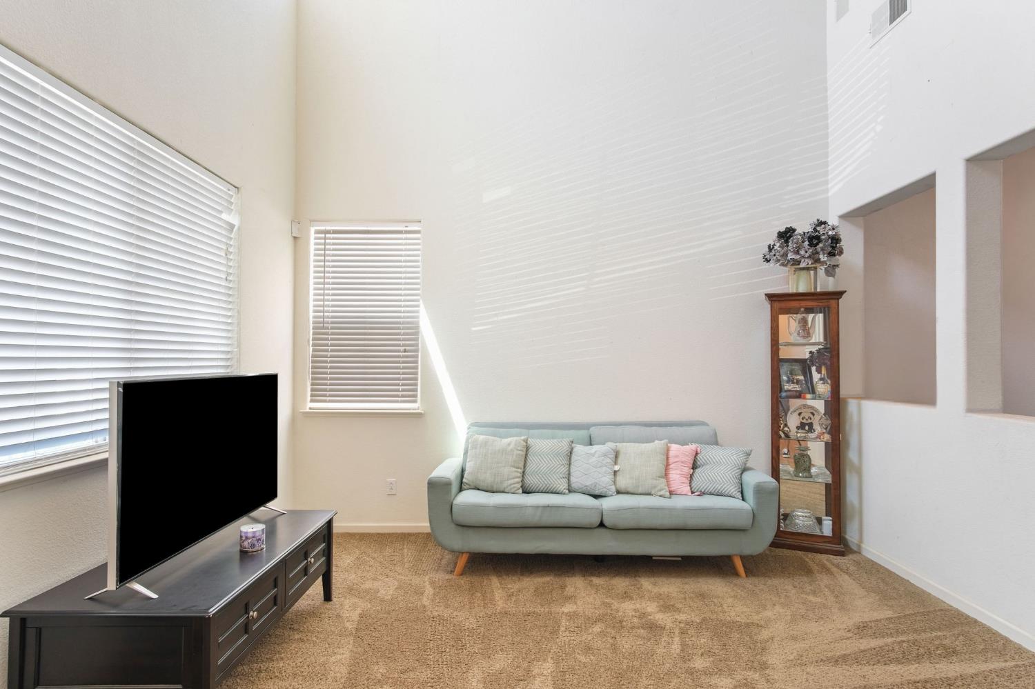 Detail Gallery Image 5 of 29 For 553 Stetson Dr, Oakdale,  CA 95361 - 5 Beds | 3 Baths