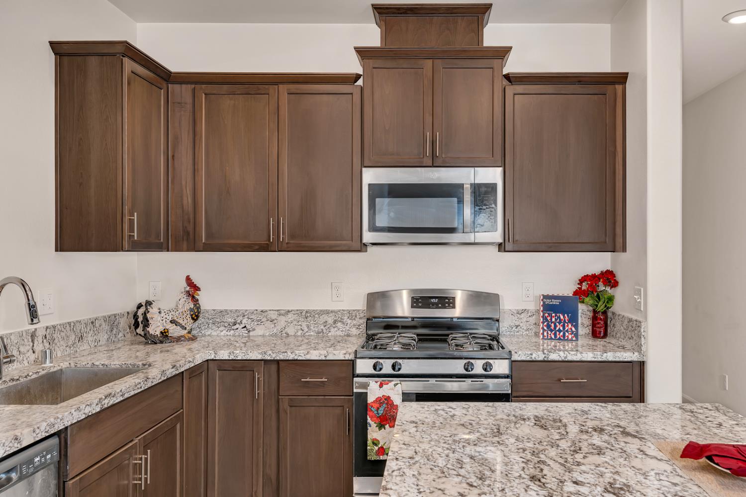 Detail Gallery Image 5 of 37 For 4218 Candle Ct, Merced,  CA 95348 - 4 Beds | 2 Baths