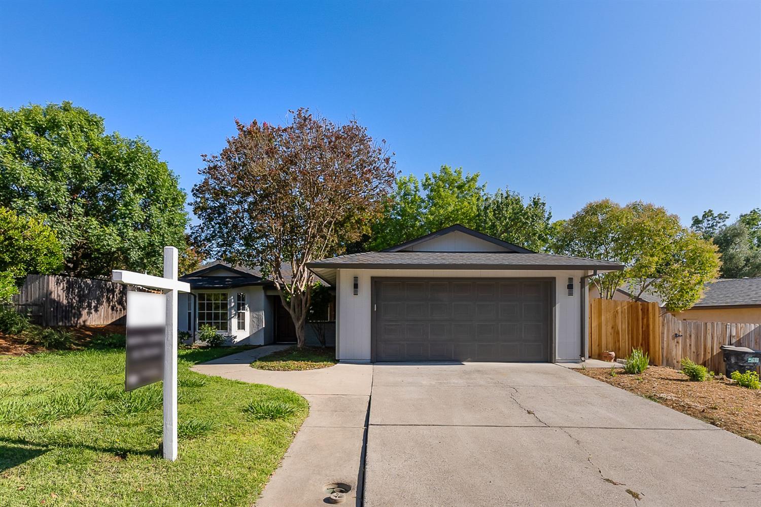 Detail Gallery Image 2 of 50 For 7548 Widgeon Way, Fair Oaks,  CA 95628 - 4 Beds | 2 Baths