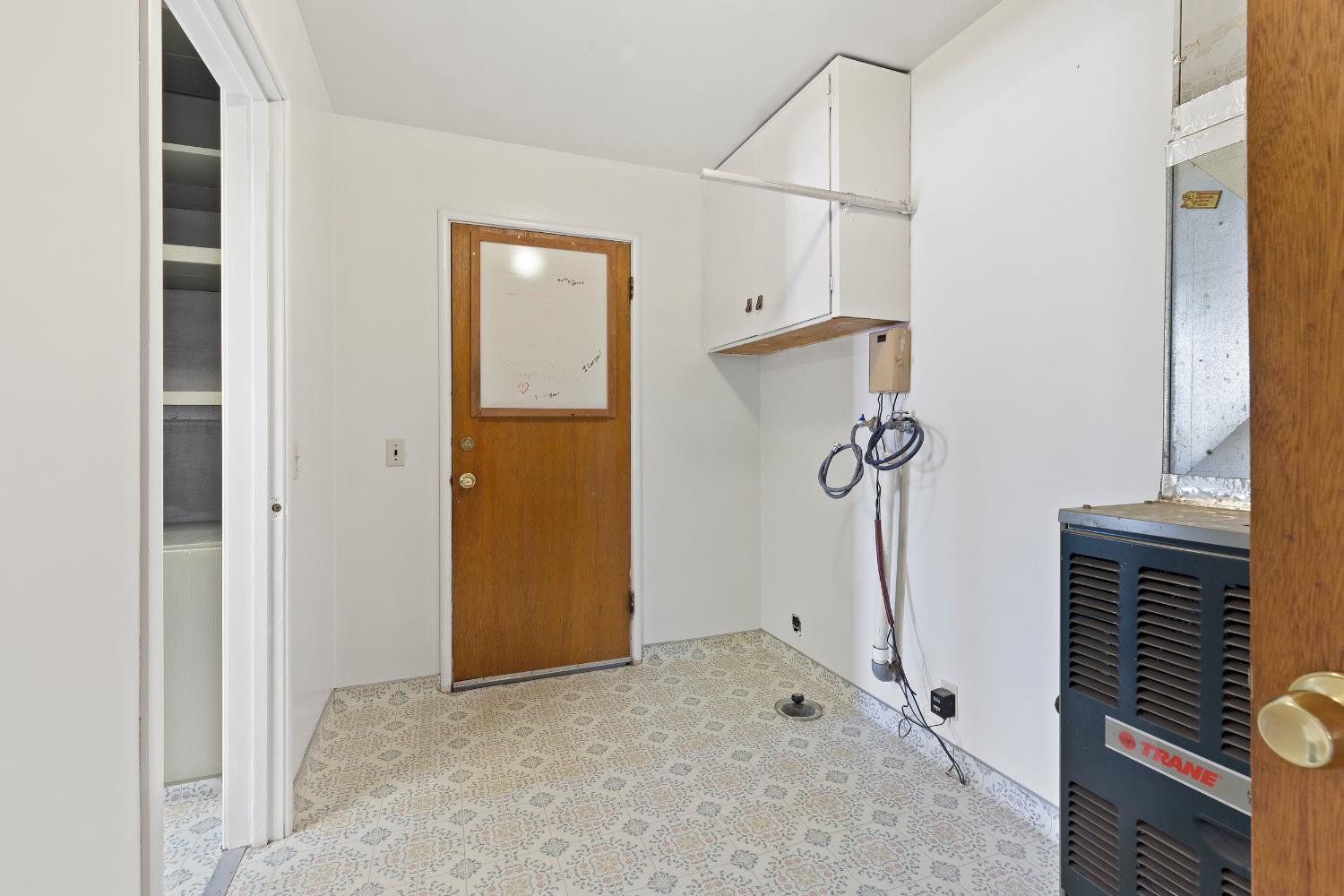 Detail Gallery Image 14 of 29 For 400 W G St, Oakdale,  CA 95361 - 3 Beds | 1 Baths