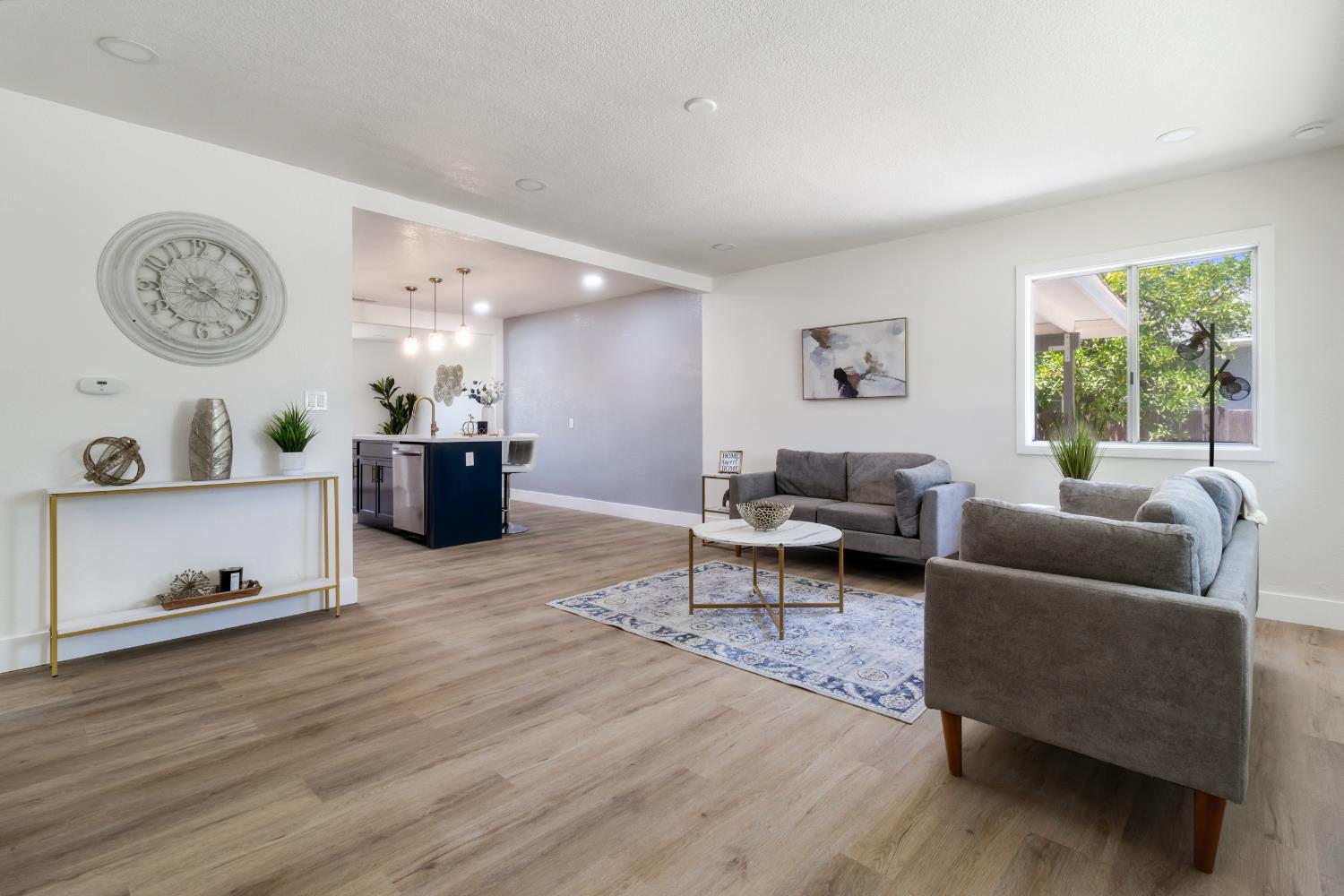 Detail Gallery Image 4 of 26 For 1335 Eucalyptus Ave, Newman,  CA 95360 - 4 Beds | 2 Baths