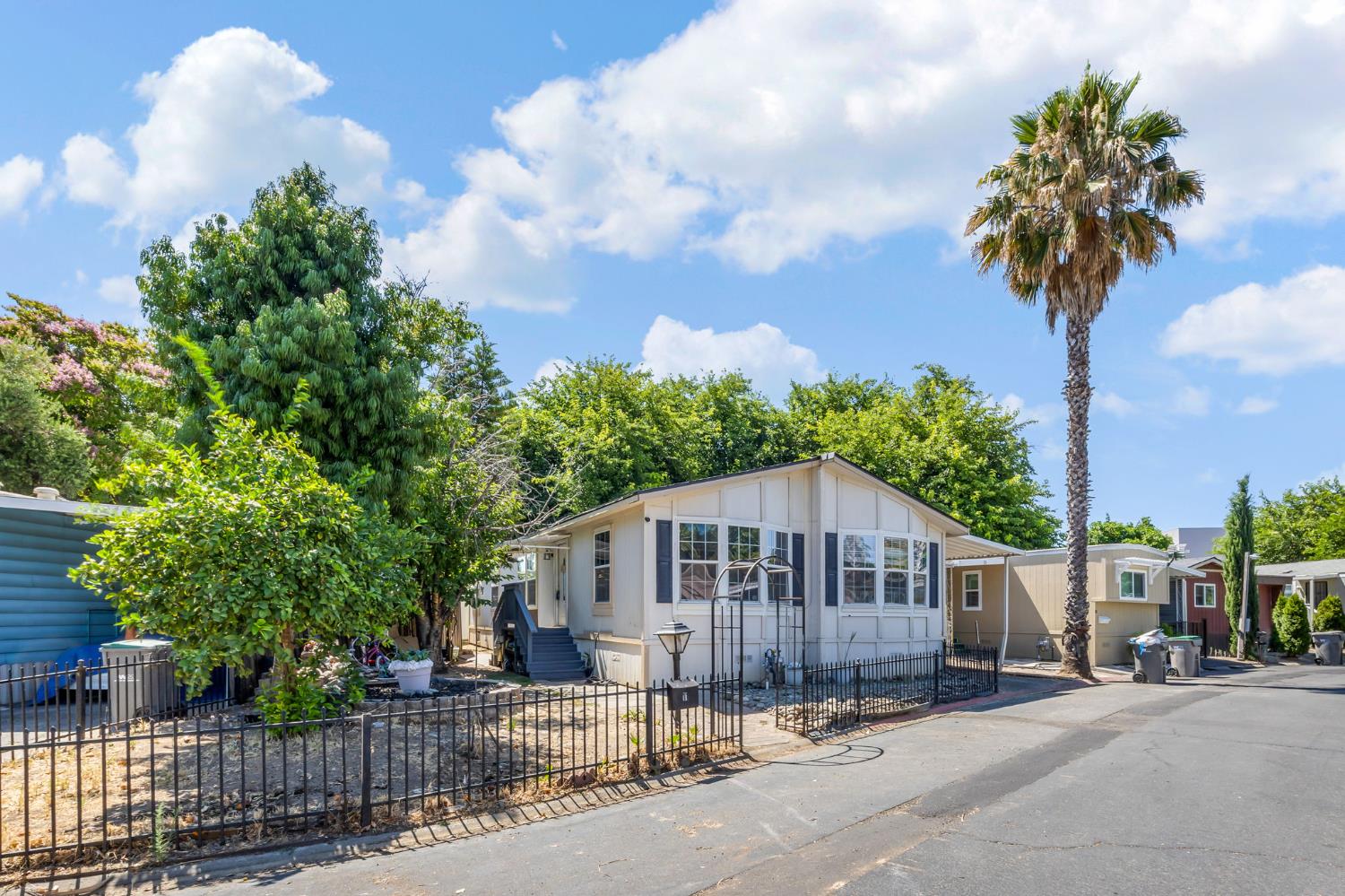 Detail Gallery Image 4 of 47 For 1050 W Capitol Ave 11, West Sacramento,  CA 95691 - 3 Beds | 2 Baths