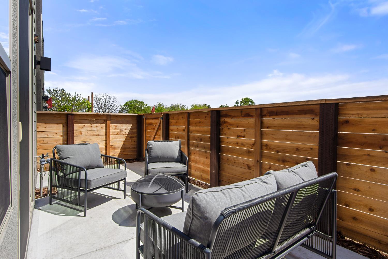 Detail Gallery Image 4 of 34 For 2037 Odin Walk, Sacramento,  CA 95835 - 3 Beds | 2/1 Baths