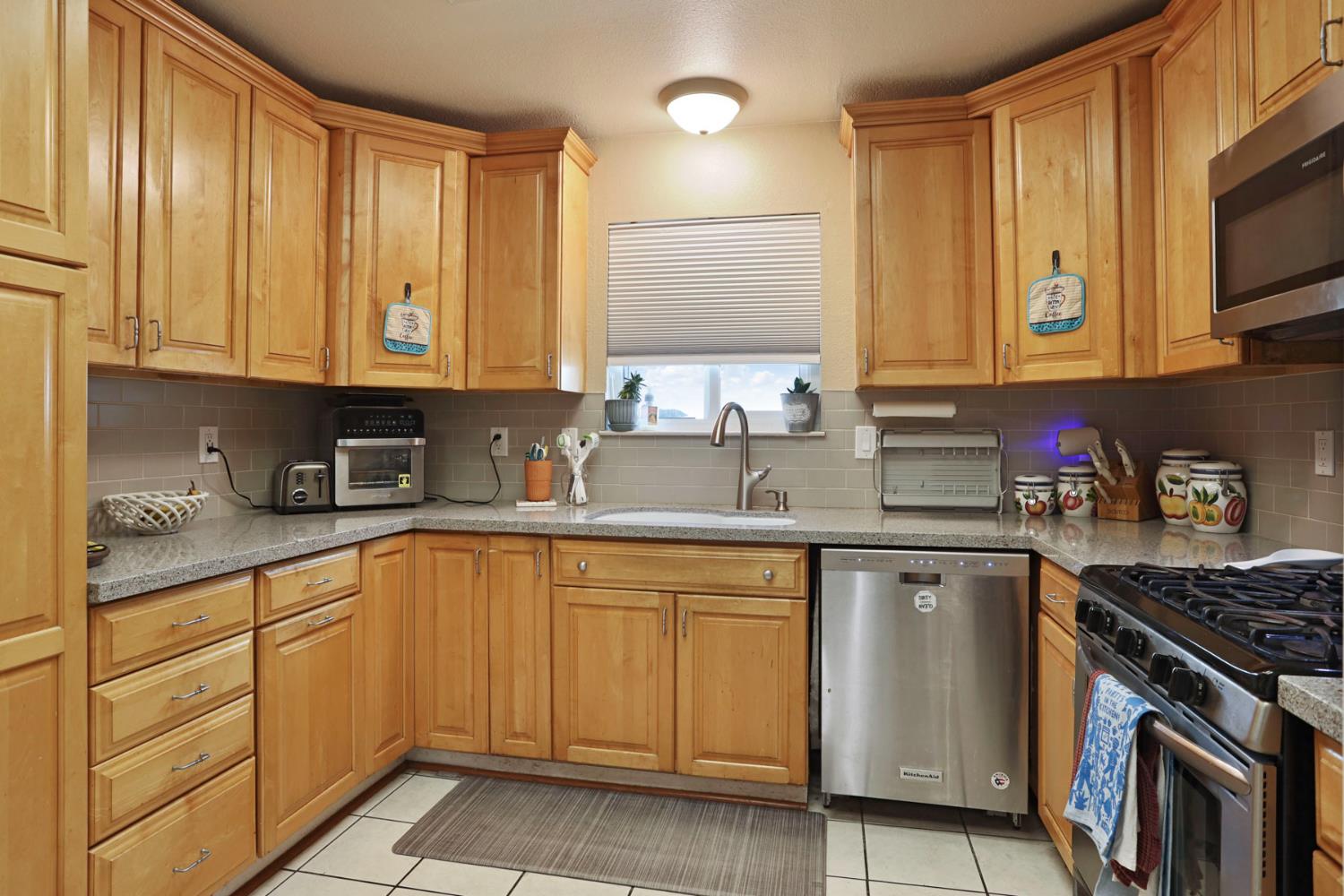Detail Gallery Image 29 of 46 For 2700 Tassajara Dr, Modesto,  CA 95358 - 3 Beds | 2 Baths