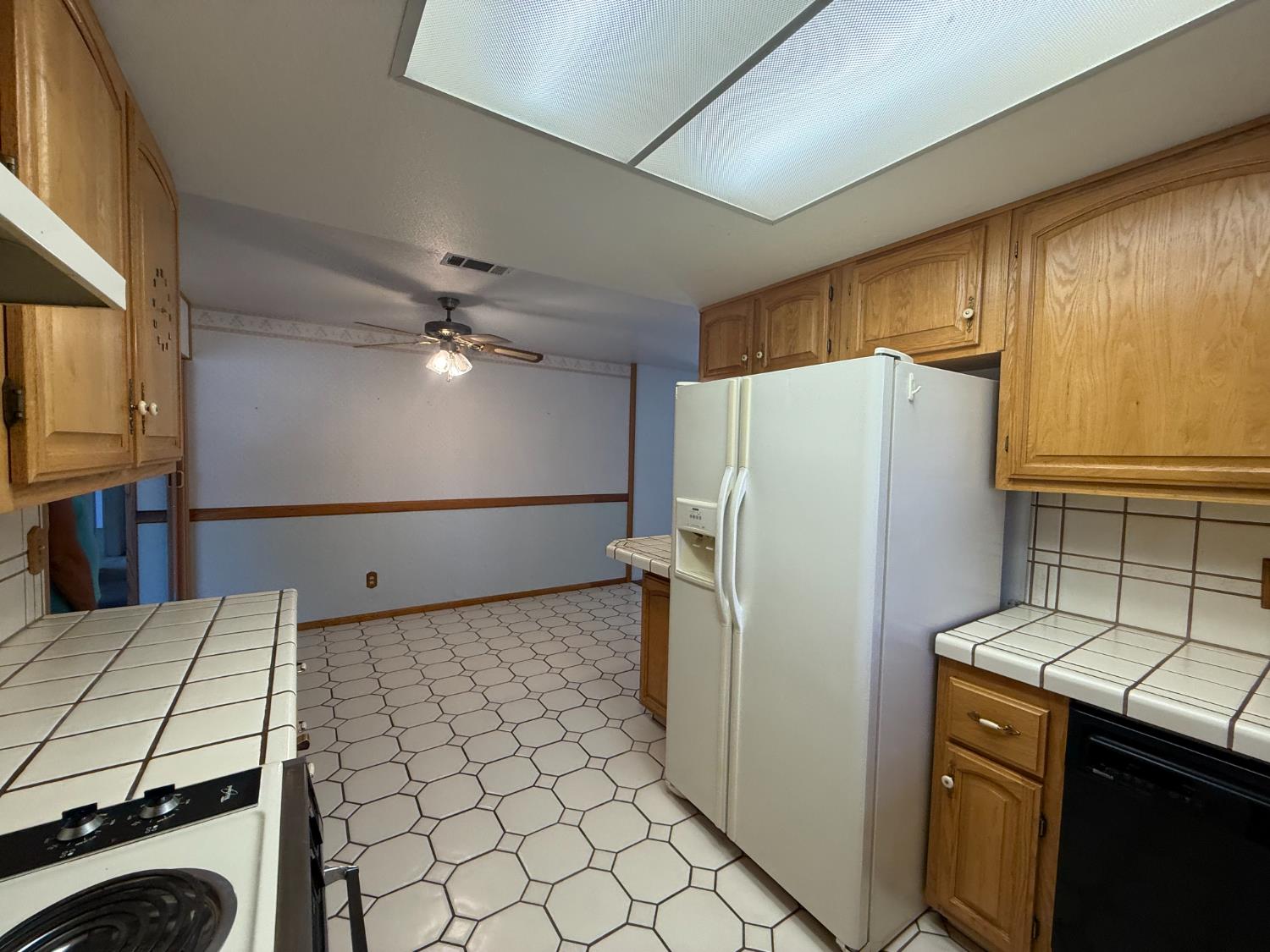 Detail Gallery Image 8 of 20 For 1517 Burgundy, Lodi,  CA 95242 - 3 Beds | 2 Baths