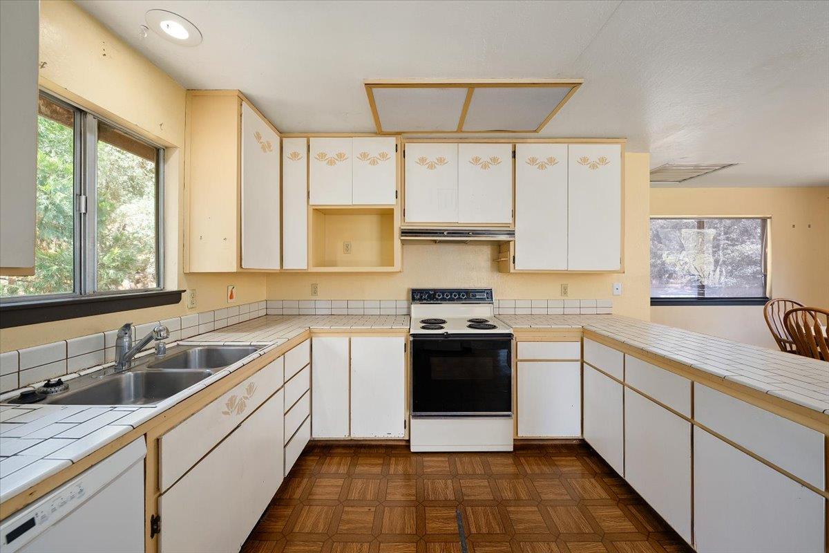 Detail Gallery Image 11 of 44 For 5941 Garden Park Dr, Garden Valley,  CA 95633 - 3 Beds | 2/1 Baths